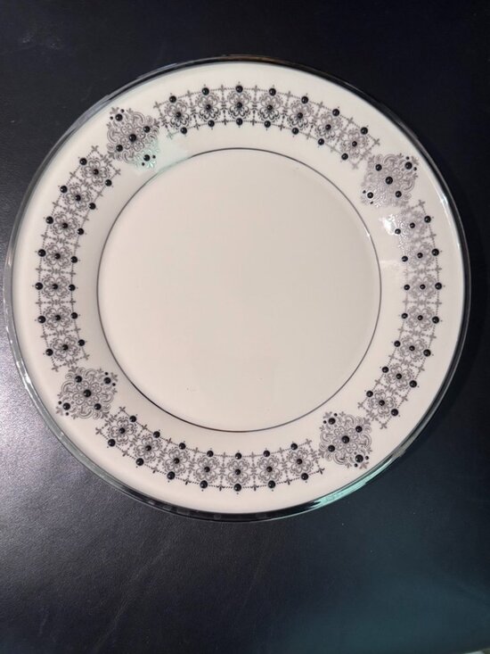 Lenox Other - Lenox 'Dimension Collection Solitaire' Accent Plate, Platinum Accents, Porcelain